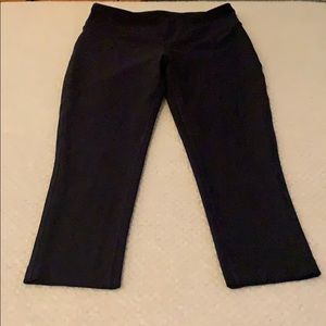 Women's navy capri leggings